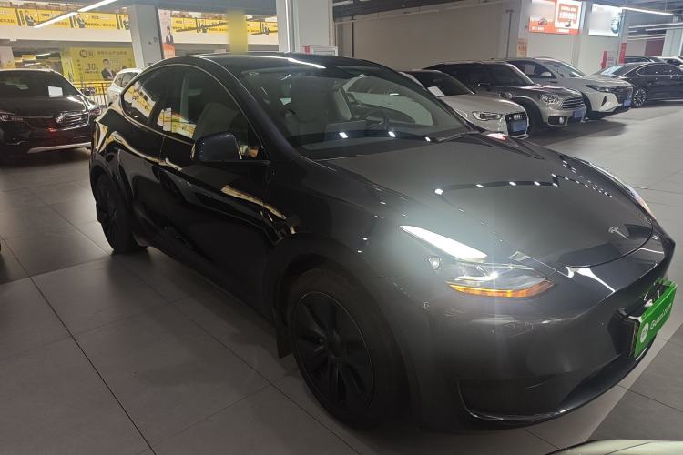 Used Tesla Model Y 2024 Rear-Wheel-Drive Version Front Right 45 Deg