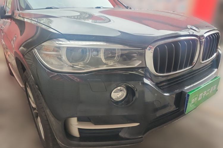 Used BMW X5 2014 xDrive35i Leading Model Front Right 45 Deg