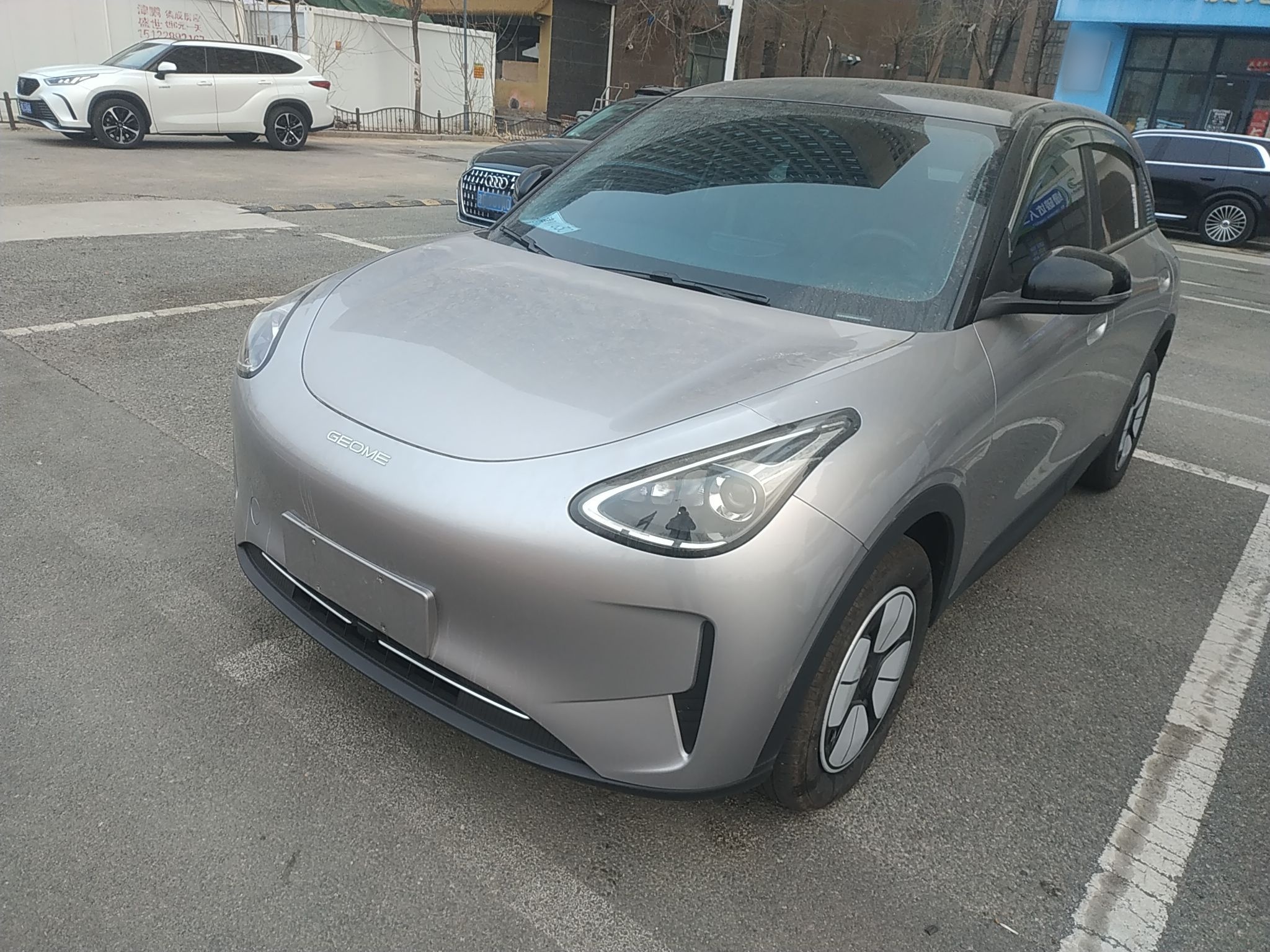 Под передней частью автомобиля