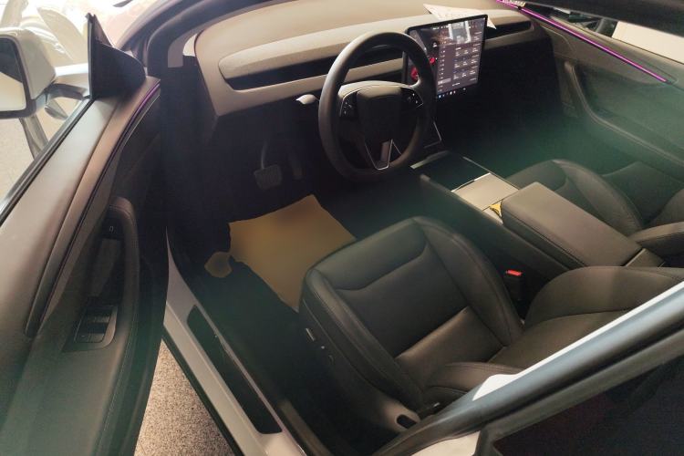 Used Tesla Model Y 2025 Long-Range All-Wheel-Drive Version