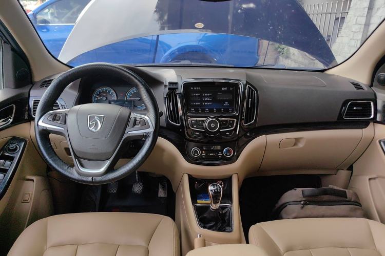 Used Baojun 730 2014 1.5L Manual Luxury Navigation ESP Version 7 Seats