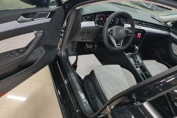 Used Volkswagen Magotan 2023 2 Million Units Commemorative Edition 330TSI DSG Luxury Version Driver Seat