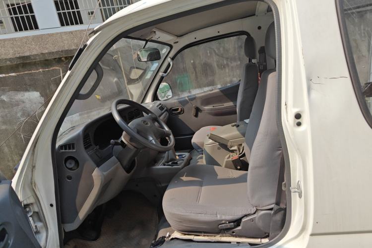 Used Jinbei Hiace 2014 2.0L Fifth-Generation Power King Classic V19 Left Front Seat