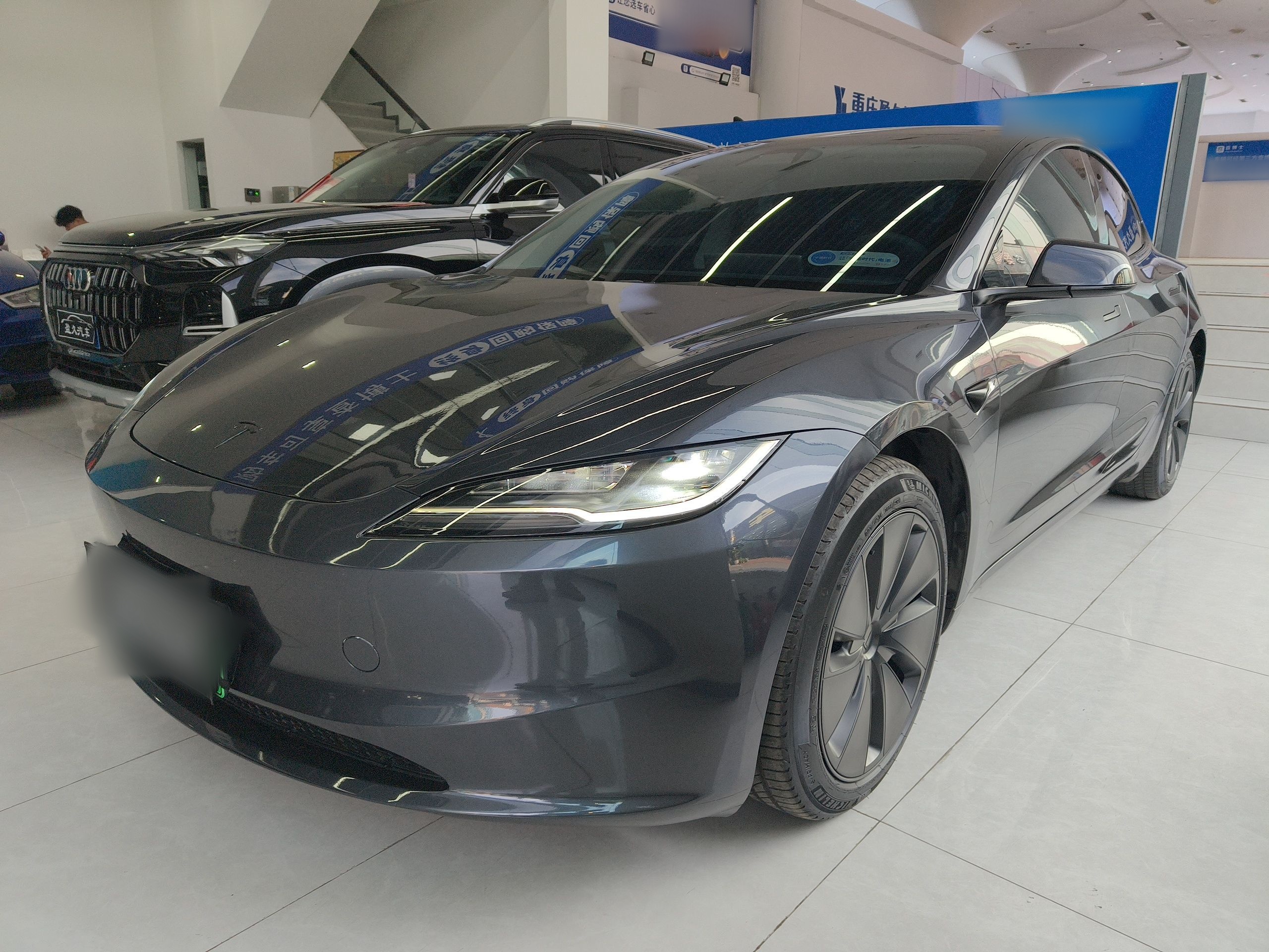 Под передней частью автомобиля