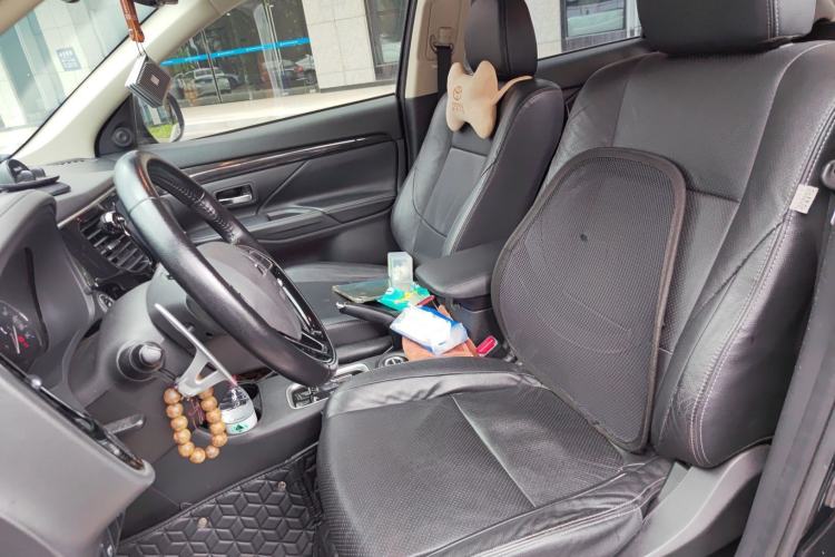 Used Mitsubishi Outlander 2016 2.4L 4x4 Luxury Edition 7-Seater
