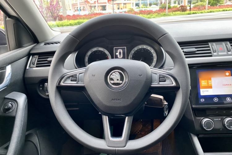 Used Skoda Octavia 2019 TSI280 DSG Luxury Edition Station Wagon China VI Standard Steering Wheel