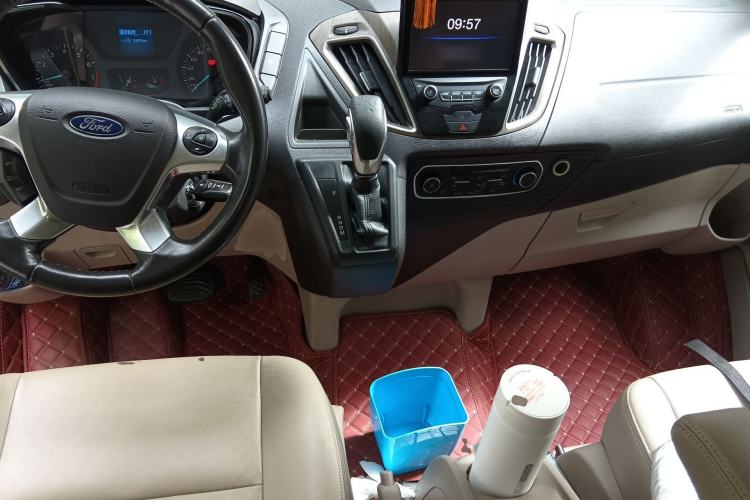 Used Ford Tourneo Custom 2017 2.0T Automatic Elite Edition Center Console