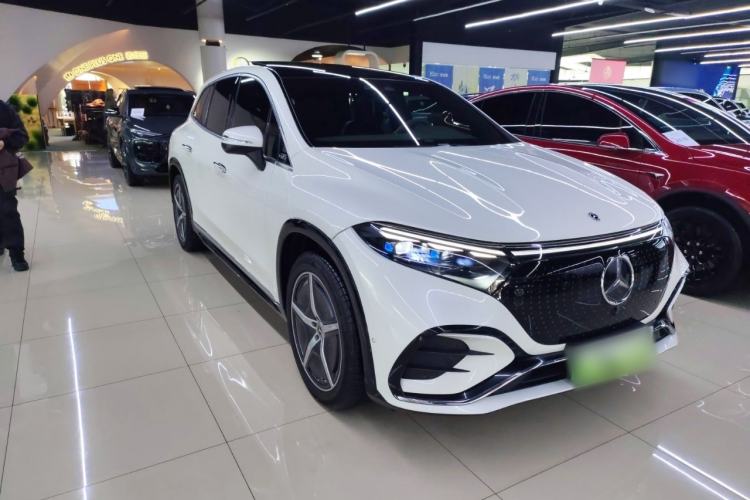 Used Mercedes-Benz EQS SUV 2023 450 4MATIC Pioneer Edition Front Right 45 Deg