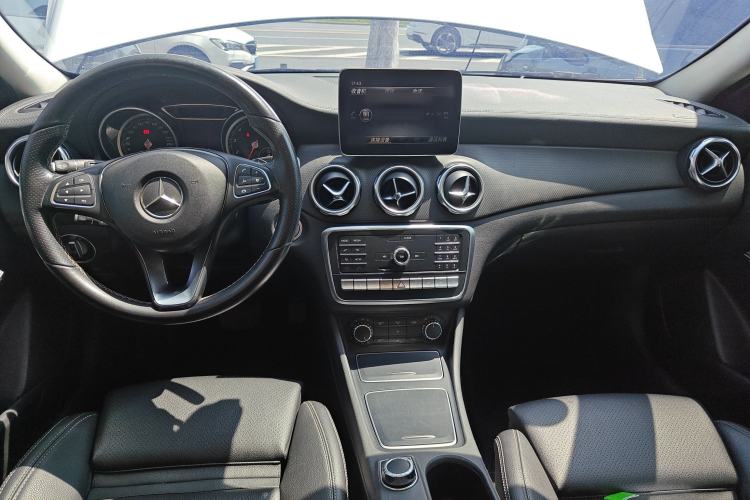 Used Mercedes-Benz GLA 2018 GLA 220 4MATIC Sport Edition Center Console