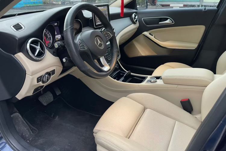 Used Mercedes-Benz GLA 2016 GLA 200 Sport Edition Interior 5