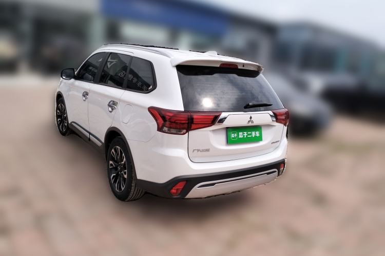 Used Mitsubishi Outlander 2020 2.0L Two-Wheel Drive Enjoyment Version 5 Seats Rear Left 45 Deg