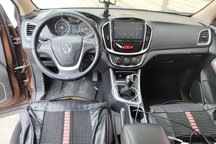 Used Baojun 560 2015 1.8L manual Comfort trim level