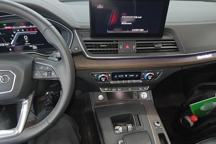 Used Audi Q5L 2023 40T Luxury Elegant Model Interior 2