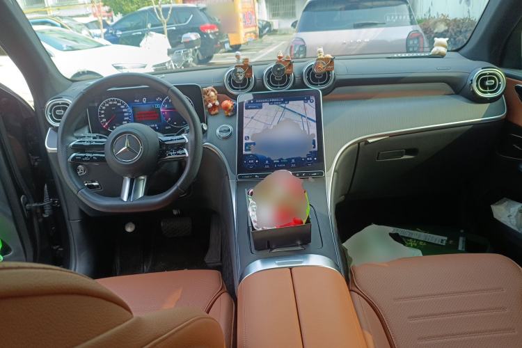 Used Mercedes-Benz GLC 2023 GLC 260 L 4MATIC Luxury Model 5 Seats Center Console