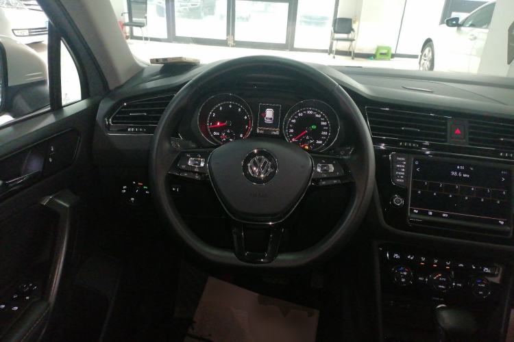 Used Volkswagen Tiguan L 2018 330TSI Automatic Two-Wheel Drive Luxury Edition