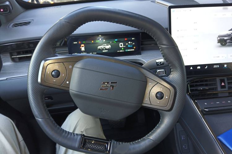 Used JETOUR Shanhai L6 2024 1.5TD DHT ULTRA