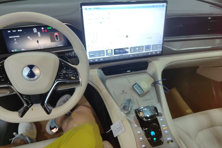 Used Denza N7 2025 702 Intelligent Driving Dual-Laser Luxury Edition Center Console