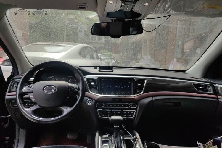 Used GAC Trumpchi GS8 2017 320T Two-Wheel Drive Luxury Smart Connectivity Version (7 Seats) Center Console