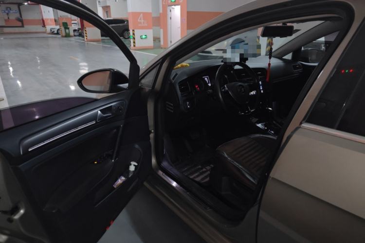 Used Volkswagen Golf 2017 1.6L Automatic Comfort Million-Vehicle Anniversary Edition