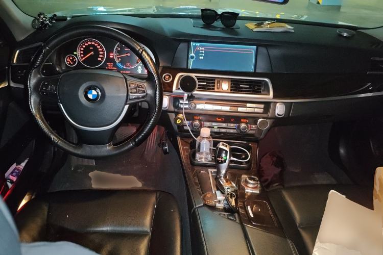 Used BMW 5 Series 2011 523Li Luxury Model Center Console