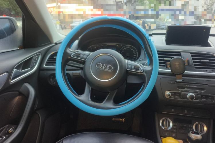 Used Audi Q3 2015 35 TFSI Comfort Model Steering Wheel