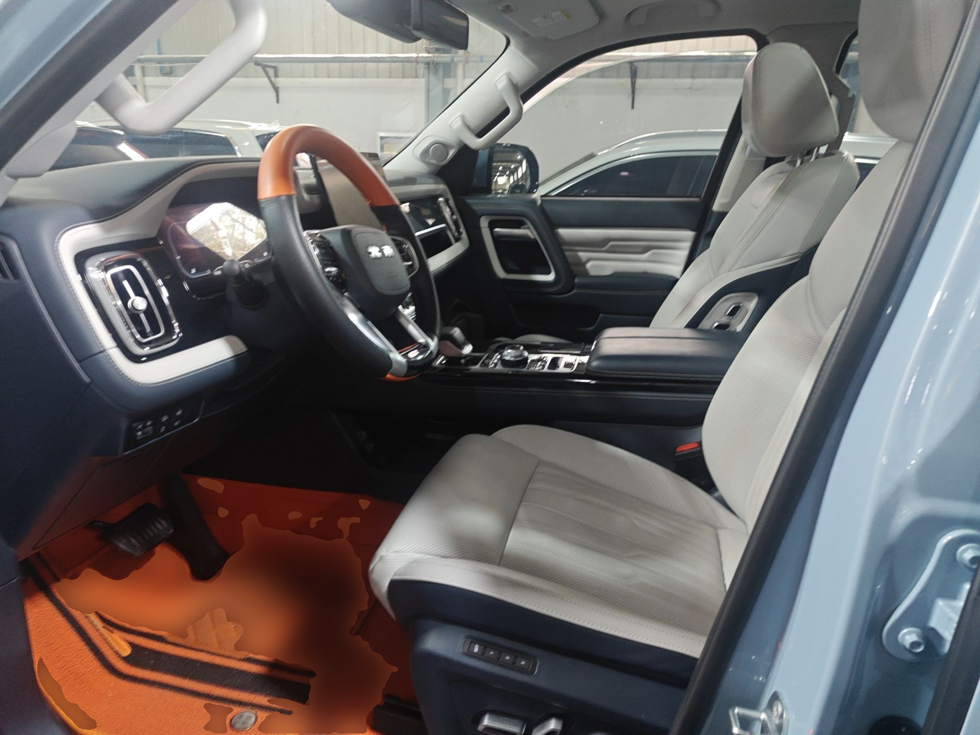 المقاعد الأمامية داخل السيارة