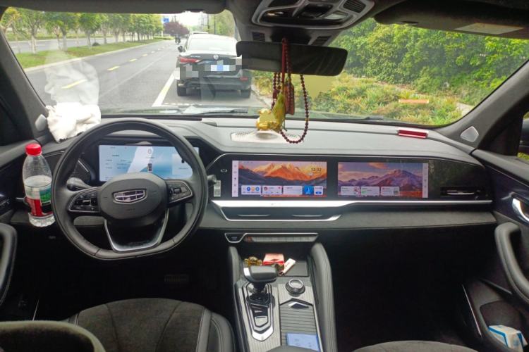 Used Geely Auto Monjaro L 2024 2.0TD High-Power Automatic Two-Wheel Drive Skyline Edition Center Console