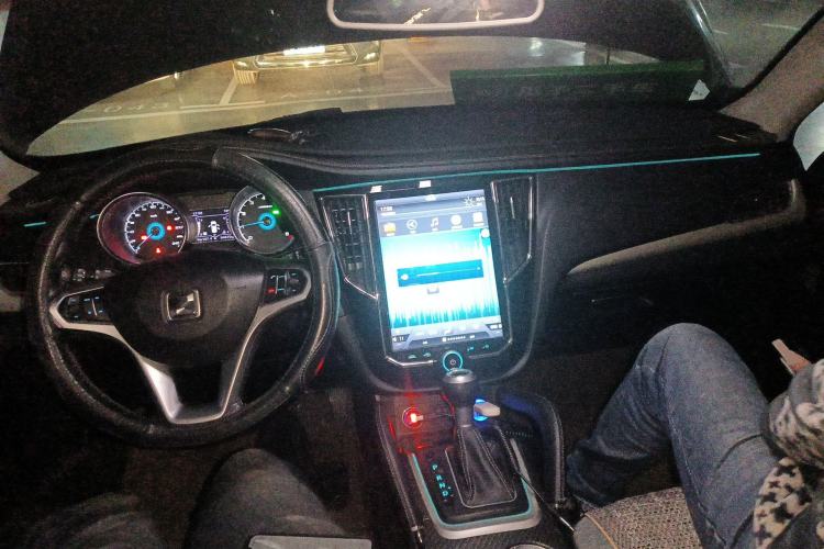 Used Zotye SR7 2016 1.5T CVT Cube Heart Edition China IV Standard Center Console