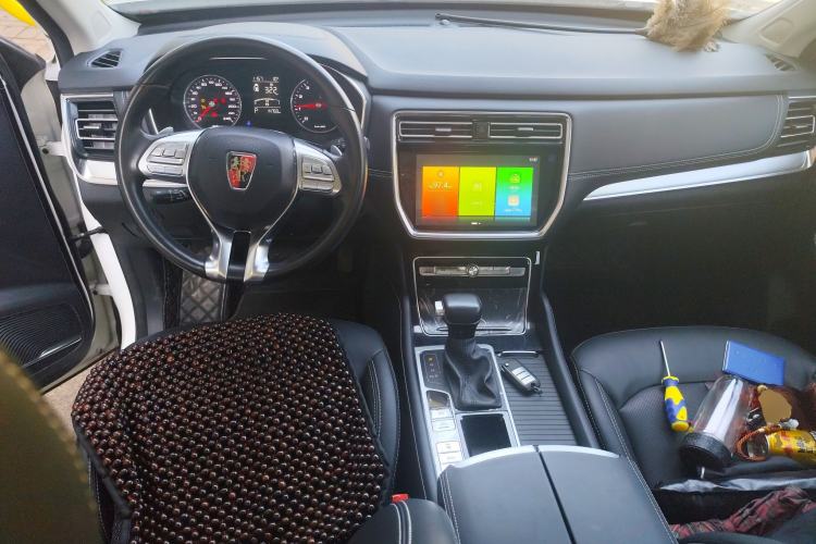 Used Roewe RX8 2019 30T Two-Wheel Drive Supreme Flagship Edition Center Console