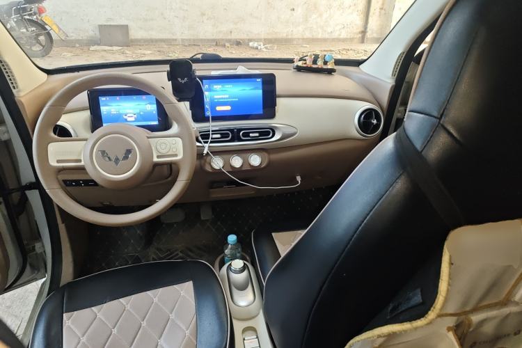 Used Wuling Hongguang MINIEV 2025 Four-Door Version Zhenxiang+ Edition Center Console