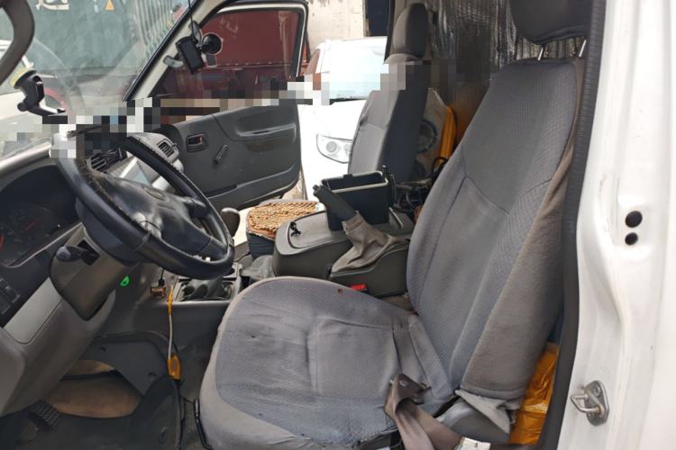 Used Jinbei Hiace 2020 2.0L Express King Series Deluxe Van Standard Roof China VI Emission Standard 1TZS