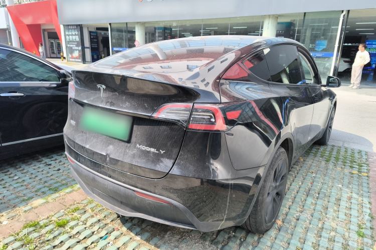 Used Tesla Model Y 2023 Long-Range All-Wheel-Drive Version