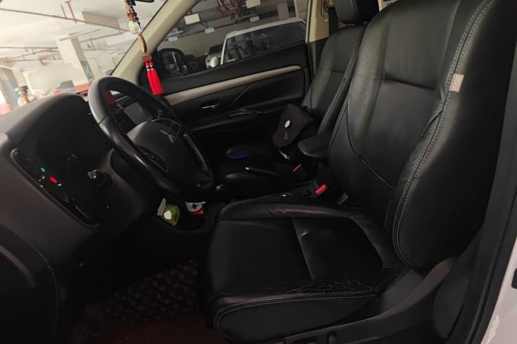 Used Mitsubishi Outlander 2013 2.4L 4x4 Luxury Navigation Edition 5 Seats