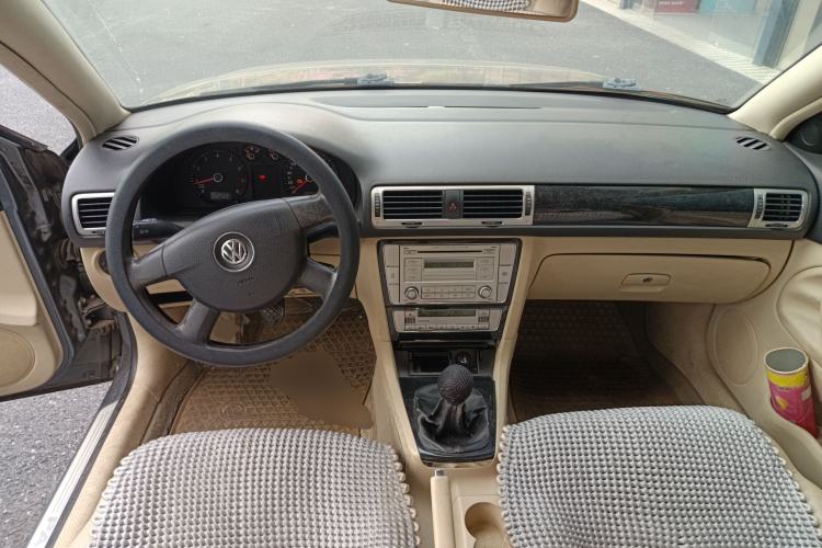 Used Volkswagen Passat 2009 1.8T Manual Luxury Model Center Console