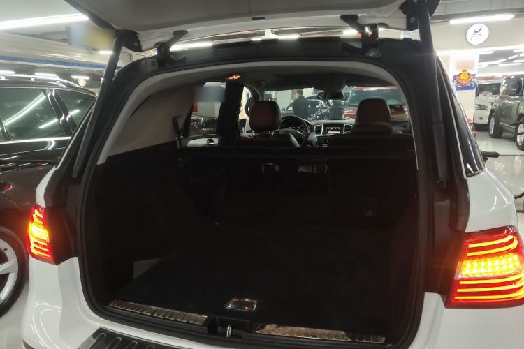 Used Mercedes-Benz M-Class 2014 ML 320 4MATIC Trunk