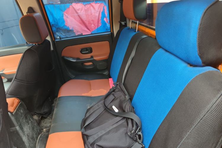 Used JMC Baodian 2018 2.9T New Value-Packed Two-Wheel-Drive Diesel Comfort Version with Extended Cargo Bed – JX4D30B5L Left Rear Seat