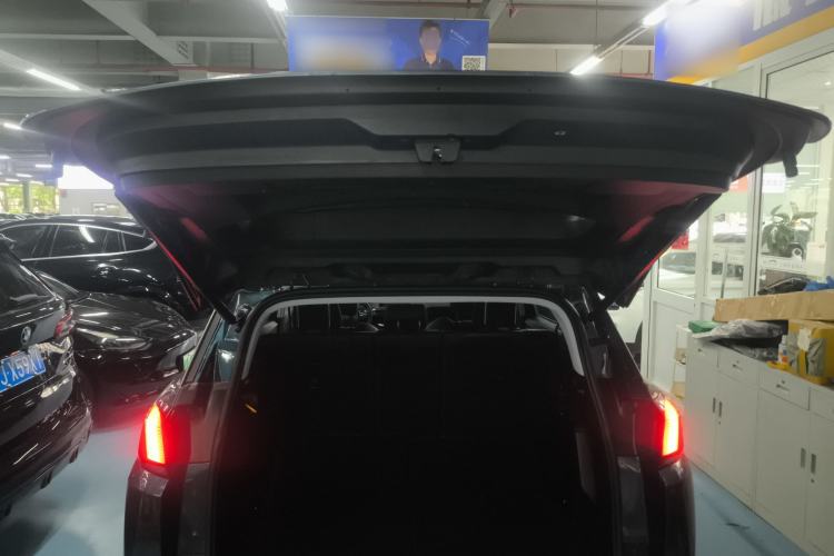 Used Peugeot 5008 2017 350THP 7-Seater Elite Edition Trunk