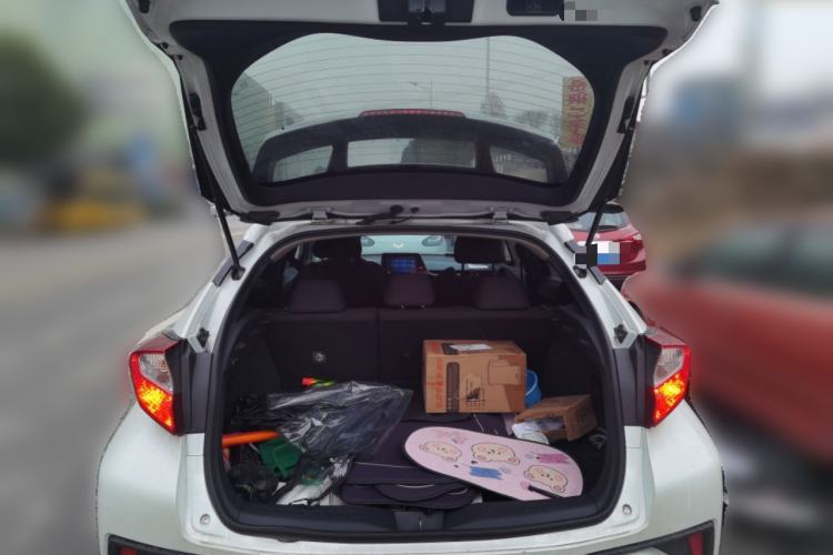 Used Toyota IZOA 2021 Dual-Motor 2.0L Yi Xing Edition Trunk