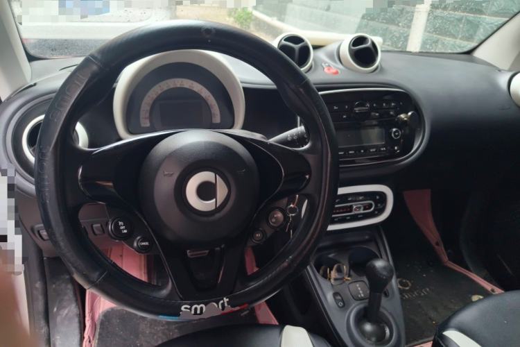 Used smart fortwo 2015 1.0L 52 kW hardtop Dynamic version