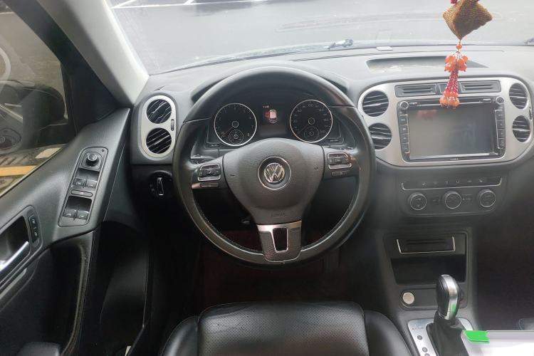Used Volkswagen Tiguan 2015 2.0 TSI Automatic All-Wheel Drive Luxury Edition Steering Wheel