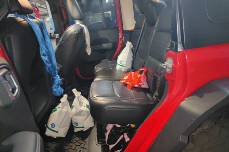 Used Jeep Wrangler 2019 2.0T Sahara Four-Door Version China VI Emission Standard