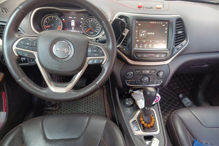 Used Jeep Cherokee 2014 3.2L High-Performance Version
