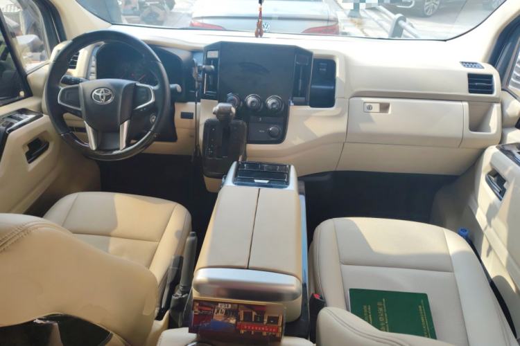 Used Toyota HIACE 