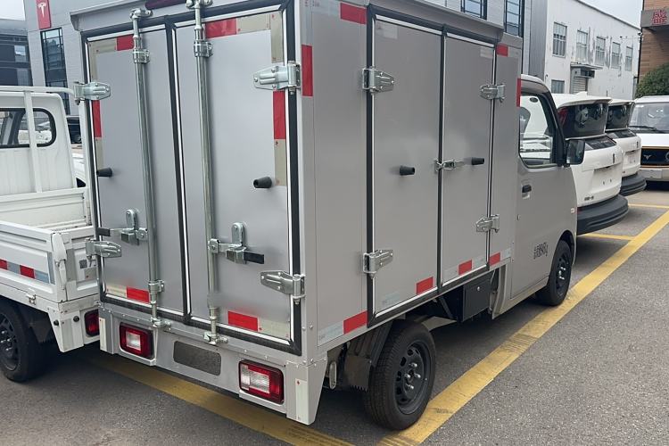 Used Neomor D02 2023 120km Van Comfort Version
