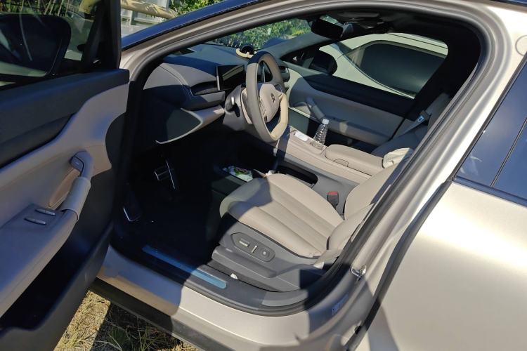 Used Nio ES8 2024 75 kWh Driver Seat