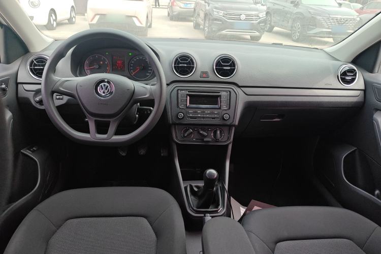 Used Volkswagen Jetta 2019 Dream Edition 1.4L Manual Fashion Version Center Console