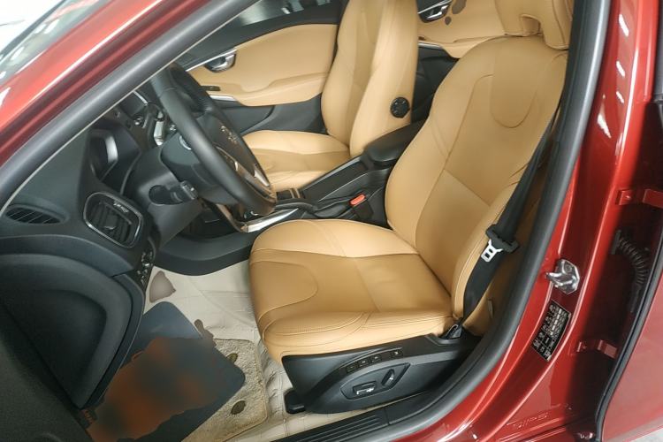 Used Volvo V40 2018 T3 Zhiyi Edition