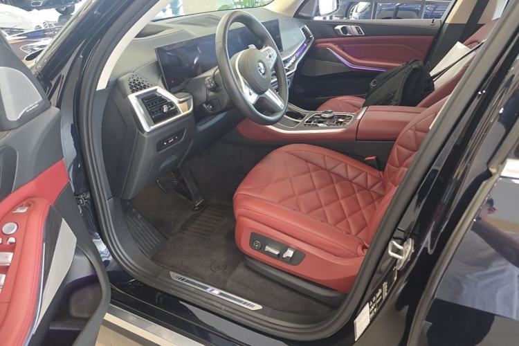 Used BMW X5 2023 xDrive 30Li Luxury M Sport Package

