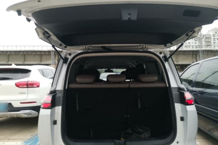 Used Wuling Starlight 730 2025 Model Plug-in Hybrid 125km Luxury Edition
