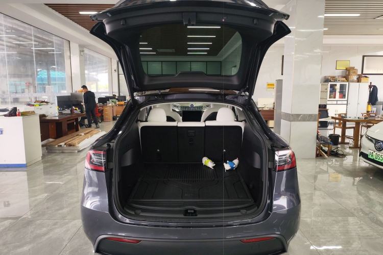 Used Tesla Model Y 2022 Performance High-Performance All-Wheel-Drive Version Trunk